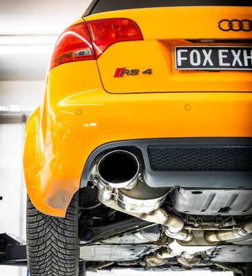 Fox Sportuitlaat Audi RS4 B7 half uitlaatsysteem vanaf de katalysator, bestaande uit rechter/linker achterdemper, voordemper en X-pijp - 160x130 ovale uitlaatpijpen rechts/links inclusief vacu&uuml;mkleppen.