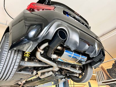 Fox Sportuitlaat Subaru BRZ/Toyota GT86 achterdemper, dwarsuitgang rechts/links, inclusief voordemper - 129x106 Type 32 rechts/links, zwart ge&euml;mailleerd