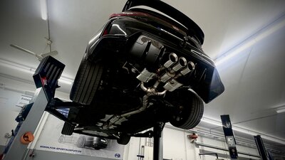Fox Sportuitlaat Honda Civic 11 Type R 80mm half uitlaatsysteem van OPF, bestaande uit 3 achterdempers met 1 uitlaatklep, 1 middendemper en 1 voordemper. Uitlaatpijpen 3x100mm Type 25.