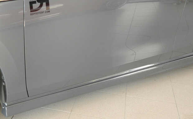 Rieger side skirt right (XS)