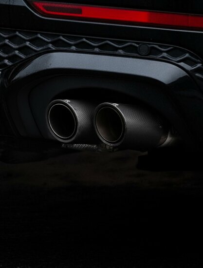 Audi RSQ8 met Remus EC-goedgekeurde sportuitlaat achteraanzicht