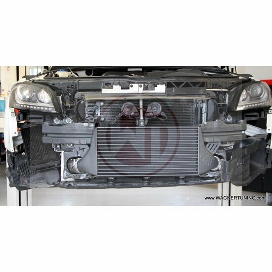 Ontdek ultieme prestaties met onze Wagner Tuning Evo 2 Competition intercooler voor de Audi TTRS 8J!</br>Wilt u uw voertuig naar een nieuw prestatieniveau tillen? Onze Evo 2 Competition-intercooler is het antwoord voor wie op zoek is naar de hoogste prest