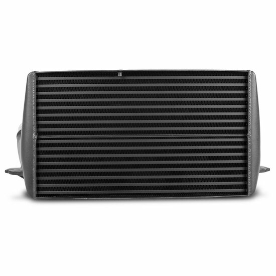 Ontketen het volledige potentieel van uw BMW 335d met de krachtige EVO3-intercooler. </br>Deze koeler overtreft alle verwachtingen, met kernafmetingen van 510 mm x 303 mm x 180 mm (opgevoerd naar 20,65 liter). Vergeleken met de standaardintercooler biedt 