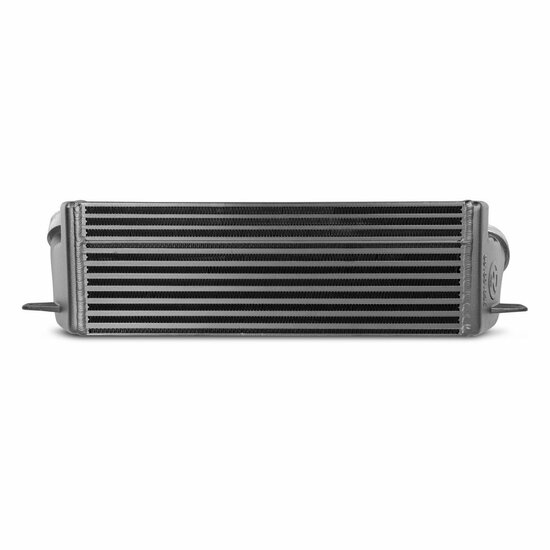 Ervaar prestatie-optimalisatie met ons Wagner Tuning Performance-pakket voor de BMW E90-serie 335d, bestaande uit de Wagner Tuning Performance Intercooler Upgrade Kit, de bijpassende Wagner Tuning Downpipe Kit voor uw BMW. Ontworpen om de grenzen van uw v