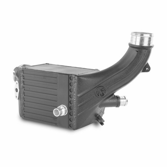 Breng de prestaties van uw BMW M-model naar een nieuw niveau met de krachtige intercooler van Wagner Tuning! </br>De 4,4 liter V8 biturbomotor (S63 B44T4) in de BMW M-modellen beschikt over een indirect inlaatluchtkoelcircuit waarin de inlaatlucht wordt g