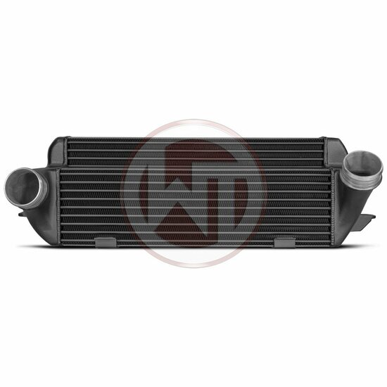 Verbeter de prestaties van uw BMW Z4 Drive 35i met onze Wagner Tuning Competition Intercooler Kit EVO 2! </br>Uw BMW Z4 Drive 35i verdient alleen de beste prestatie-upgrades, en onze Competition Intercooler Kit EVO 2 zorgt ervoor dat uw voertuig precies d
