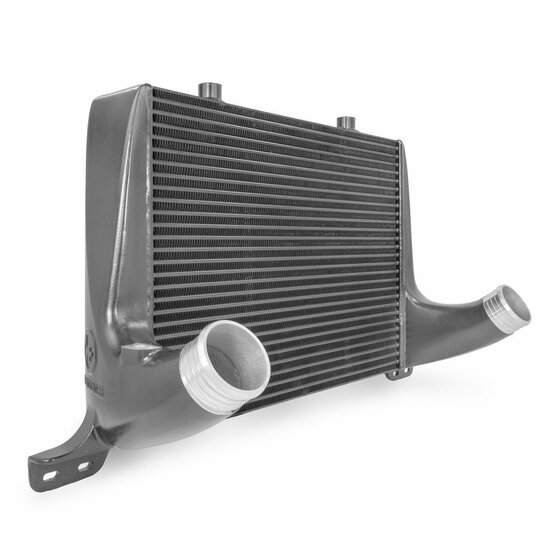 COMPETITION INTERCOOLER KIT EVO2 FORD MUSTANG 2,3l EcoBoost 2015+ (incl. facelift modellen)Artikelnr.: 200001074De Competition EVO2 intercooler heeft de volgende kernmaat (535 mm x392mm x95mm = 19,9L / 21,06Inch x 15,43Inch x 3,7Inch = 1214,37Inch&sup3;) wat 