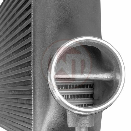 Breng het ware potentieel van uw Kia Stinger GT 3.3T-Gdi AWD (EU) tot leven met de COMPETITION CHARGE AIR COOLER KIT! </br>Klaar om de grenzen van uw Kia Stinger GT te verleggen? De hoogwaardige inlaatluchtkoeler van Wagner Tuning met zijn baanbrekende Co