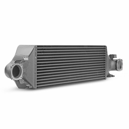 Maximaliseer de prestaties van uw voertuig met onze Competition High Performance Intercooler! </br>Ontketen het ware potentieel van uw voertuig en ervaar de ultieme prestatieverbetering. Met indrukwekkende maaswijdten van 640 mm x 200 mm x 110 mm en een i
