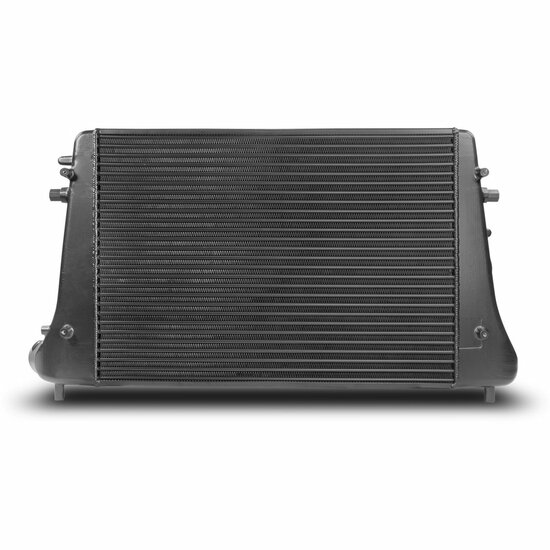 Intensiveer uw rijervaring met onze Competition Gen.2 intercoolerkit voor VAG 2.0 TDI 1e en 2e generatie motoren! </br>Onze Competition-intercooler herdefinieert de normen. Met indrukwekkende kernafmetingen van 610 mm x 440 mm x 65 mm en een royale inhoud