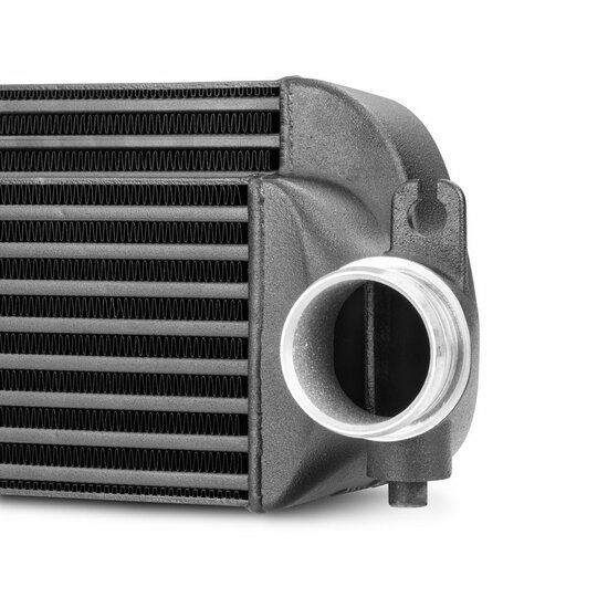 Behaal topprestaties met de Wagner Tuning hoogwaardige intercooler voor de Toyota GR Yaris! </br>Bereid u voor om de prestatiegrenzen te verleggen en het volledige potentieel van uw Toyota GR Yaris te benutten. Onze krachtige intercooler is speciaal ontwo