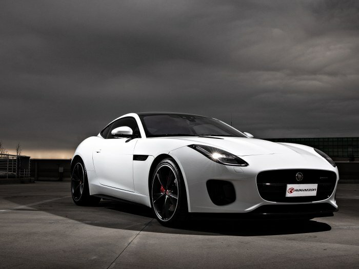 Roestvrijstalen middendemper + roestvrijstalen einddemper met ronde sport line-uitlaatpijp 2x114 mm met vacu&uuml;mgestuurde klep extra grote uitlaatpijpdiameter 70 mm