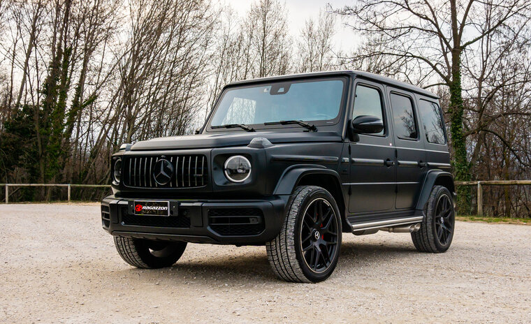 Roestvrijstalen einddemper links/rechts elk met ovale sport line-uitlaatpijp 2 / 118x82 mm met ge&iuml;ntegreerde kleppen de kleppen worden aangestuurd door de originele klepmotor