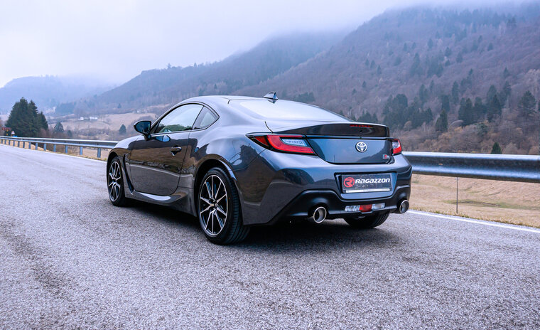 Stainless steel rear silencer left/right each with round Carbon Shot tail pipe 118 mm Oversized exhaust pipe diameter 63,5 mm&nbsp;