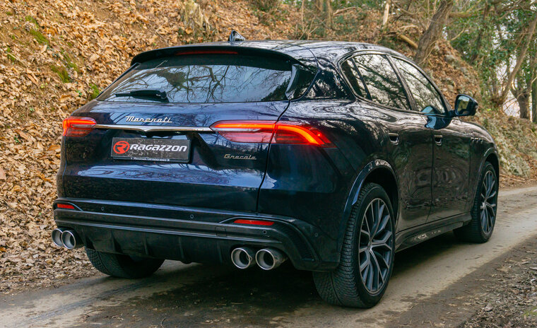 Rear left and right aerodynamic protection modified for the installation of the rear exhaust.