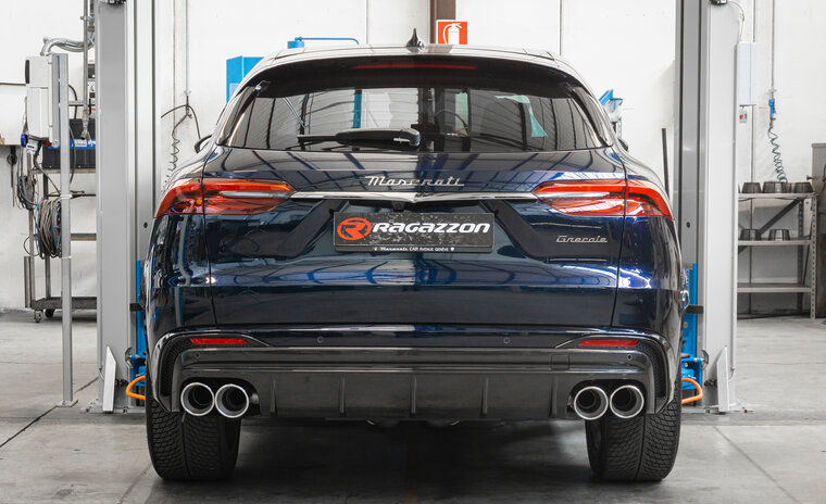 Aerodynamische bescherming links en rechts achter aangepast voor de montage van de achterste uitlaat