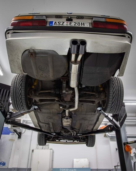Fox Sportuitlaat BMW E28 525e met katalysator, achterdemper vanaf de katalysator - 2x88x74 type 32 zwart