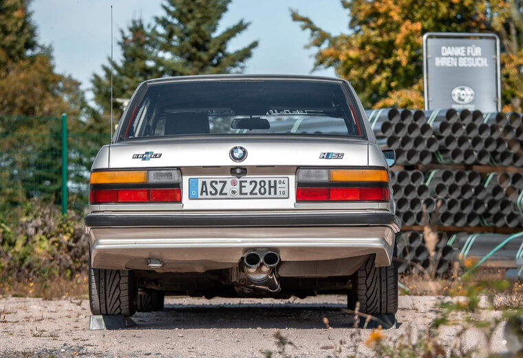 Fox Sportuitlaat BMW E28 520i achterdemper zonder katalysator - 2x88x74 Type 32 zwart ge&euml;mailleerd