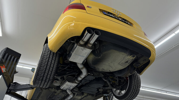 Fox Sportuitlaat Audi S4 B5 achter- en voordemper 90 mm - 2x80 type 10 zijdelings geplaatst