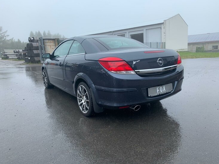 Fox Sportuitlaat Opel Astra H TwinTop met uitsparing voor de achterdemper aan &eacute;&eacute;n zijde - 115x85 Type 32