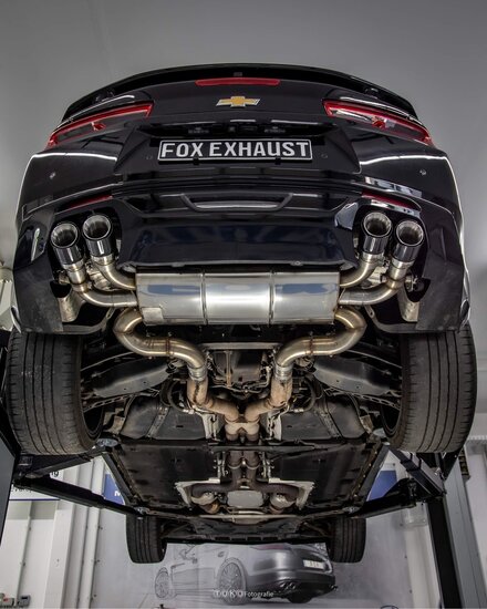 Fox Sportuitlaat Chevrolet Camaro - A1XC dwarsgeplaatste achterdemper, uitlaat rechts/links, met 2 uitlaatkleppen - 2x100 Type 25 rechts/links met zwarte afdekkingen