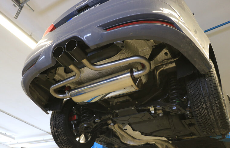 Fox Sportuitlaat Ford Focus MK3 ST Turnier achterdemper, dwars, centrale uitlaat - 2x115x85 Type 32, midden, zwart gecoat