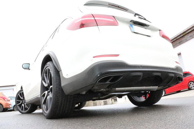 Fox Sportuitlaat Mercedes GLC X253 achterdemper, dwarsuitgang rechts/links - uitlaatpijpen komen uit in de originele uitlaatpijpen.