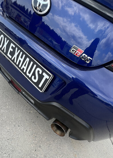 Fox Sportuitlaat Toyota GR86 achterdemper - 1x114 type 25 rechts/links met gekleurde rand