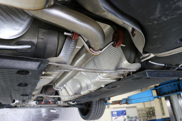 Fox Sportuitlaat Skoda Octavia Type 1Z voordemper 63,5 mm