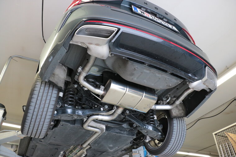 Fox Sportuitlaat Skoda Octavia NX RS iV achterdemper, rechter/linker uitlaat - uitlaat loopt door de originele uitlaatpijpen (kap en deksel van de rechter uitlaatpijp moeten worden verwijderd)