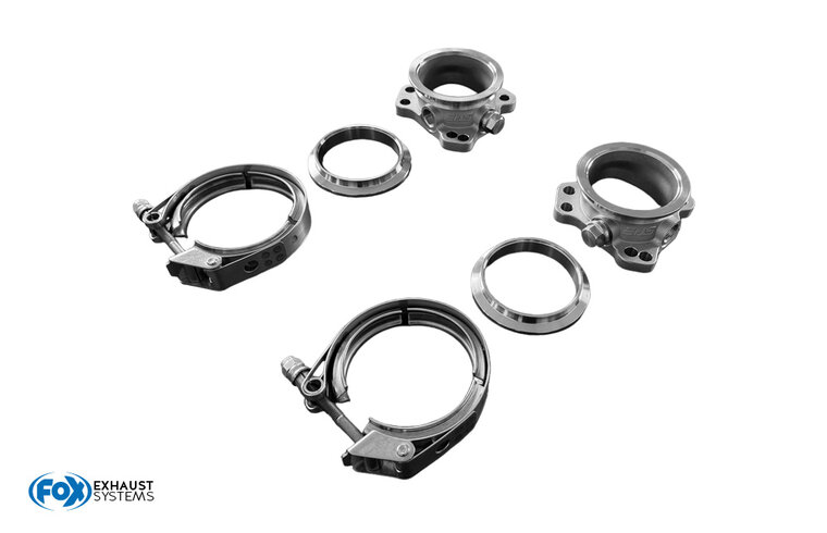 Fox Sportuitlaat Downpipe V-band set 76 mm met klemmen voor K04 en K06 turbochargers. Bestaande uit 2x roestvrijstalen V-band flenzen; 2x V-band klemmen; 2x V-band lasflenzen en 2x lambda-afdichtingspluggen.