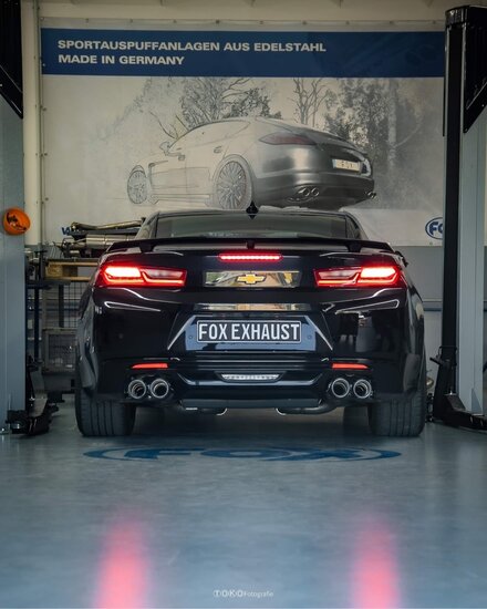 Fox Sportuitlaat Chevrolet Camaro - A1XC dwarsgeplaatste achterdemper, uitlaat rechts/links, met 2 uitlaatkleppen - 2x100 Type 25 rechts/links met zwarte afdekkingen