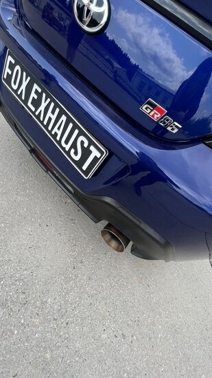 Fox Sportuitlaat Toyota GR86 achterdemper - 1x114 type 25 rechts/links met gekleurde rand