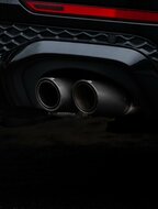 Audi RSQ8 met Remus EC-goedgekeurde sportuitlaat achteraanzicht