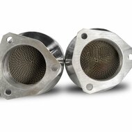 Ervaar topprestaties: 2 x 100 CPSI Wagner Tuning racekatalysator voor Audi TTRS 8J en RS3 8P</br>Dompel jezelf onder in een wereld van prestaties en precisie met onze 2 x 100 CPSI racekatalysator, speciaal ontwikkeld voor de Audi TTRS 8J- en RS3 8P-modell