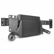 Competition Intercooler Kit EVO3 voor Audi TTRS 8S nu verkrijgbaar met T&Uuml;V-certificaat en twee verschillende intercoolerkernoptiesBelangrijke opmerking:Wij raden aan om de standaardversie te gebruiken voor vermogenstoepassingen tot 600 pk en de X-versie 