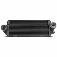 Ontdek de Competition Intercooler EVO 2 voor uw BMW 3 Serie (E90/E91/E92/E93) - Hoge prestaties opnieuw gedefinieerd! </br>Wilt u de prestaties en effici&euml;ntie van uw BMW 335i (N54) naar een hoger niveau tillen? Dan is onze Competition Intercooler EVO 2 d