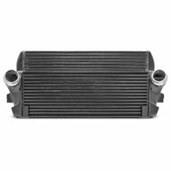 Maximaliseer de prestaties van uw BMW met ons Wagner Tuning EVO 2 Competitiepakket!</br>Het prestatiepakket voor de BMW F07/10/11/01/02 met N57-motor bestaat uit de intercooler-upgradekit , een downpipe-set en past op de volgende voertuigen.5-serie; F10,1