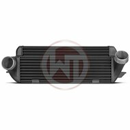 Verbeter de prestaties van uw BMW Z4 Drive 35i met onze Wagner Tuning Competition Intercooler Kit EVO 2! </br>Uw BMW Z4 Drive 35i verdient alleen de beste prestatie-upgrades, en onze Competition Intercooler Kit EVO 2 zorgt ervoor dat uw voertuig precies d