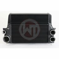 Klaar voor een revolutionaire verbetering van de prestaties van uw voertuig? Onze krachtige intercooler van Wagner Tuning zet nieuwe normen en biedt: </br>Onze intercooler herdefinieert de regels. Met maaswijdten van 500 mm x 388 mm x 125 mm (getrapt) bie