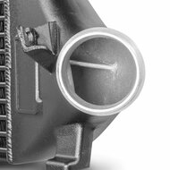 Ontketen het volledige vermogen en potentieel van uw Ford Fiesta ST / Puma ST met de hoogwaardige Wagner Tuning-intercooler. </br>Deze uitstekende kit is ontworpen om je racedromen waar te maken en je de ultieme rijervaring te geven. De hoogwaardige inter
