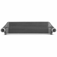 Ervaar een indrukwekkende prestatieverbetering met onze Wagner Tuning prestatie-intercooler!</br>Onze prestatie-intercooler zet nieuwe normen op het gebied van effici&euml;ntie en prestaties. Met nettoafmetingen van 720 mm x 201 mm x 130 mm (getrapt) biedt hi