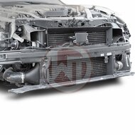 De Ram Air Kit voor de Kia Stinger GT 3.3TGDI bestaat uit twee koolstofvezel luchtkanalen die direct in het inlaatgebied zijn geplaatst, waardoor een optimale vulling van het inlaatsysteem wordt gegarandeerd. Door de resulterende overdruk in het inlaatsys