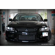 Duik in de wereld van grenzeloze prestaties met onze Competition Intercooler Kit voor de Mitsubishi Evolution IX. </br>Onze hoogwaardige intercooler is speciaal ontworpen voor liefhebbers die de ultieme prestaties uit hun Mitsubishi Evolution IX willen ha