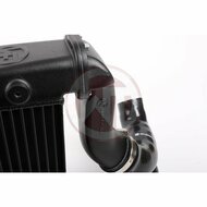 Overtref alle verwachtingen met onze hoogwaardige competitie-intercoolerkit voor de Nissan GT-R R35! </br>Onze hoogwaardige intercoolers voor de Nissan GT-R R35 zetten nieuwe normen. Met kernafmetingen van 2x (360 mm x 294 mm x 110 mm) en een indrukwekken