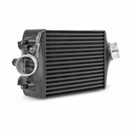 Revolutionaire prestaties en koeling voor uw motor - De Wagner Tuning Competition High Performance Intercooler Kit. </br>Wilt u de prestaties en effici&euml;ntie van uw voertuig naar een geheel nieuw niveau tillen? Onze Competition hoogwaardige intercoolerkit