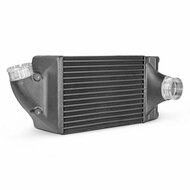 EVO 2 High Performance Intercooler Kit: De ultieme prestatie-upgrade voor uw Porsche 996 Turbo / Porsche 996 Turbo S. </br>Ervaar de ongetemde kracht van uw Porsche 996 Turbo / Porsche 996 Turbo S met onze EVO 2 krachtige intercoolerkit. Dit is wat deze k