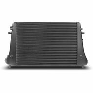 Intensiveer uw rijervaring met onze Competition Gen.2 intercoolerkit voor VAG 2.0 TDI 1e en 2e generatie motoren! </br>Onze Competition-intercooler herdefinieert de normen. Met indrukwekkende kernafmetingen van 610 mm x 440 mm x 65 mm en een royale inhoud