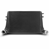 Intensiveer uw rijervaring met onze Competition Gen.2 intercoolerkit voor VAG 2.0 TDI 1e en 2e generatie motoren! </br>Onze Competition-intercooler herdefinieert de normen. Met indrukwekkende kernafmetingen van 610 mm x 440 mm x 65 mm en een royale inhoud
