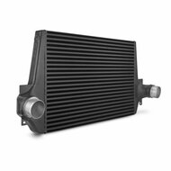 Ontdek de toekomst van koeltechnologie: de Evo 1 prestatie-intercooler voor de VW Transporter T5. </br>Duik in een wereld van betere prestaties en geoptimaliseerde koeling met onze Evo 1 prestatie-intercooler, speciaal ontworpen voor de VW Transporter T5.